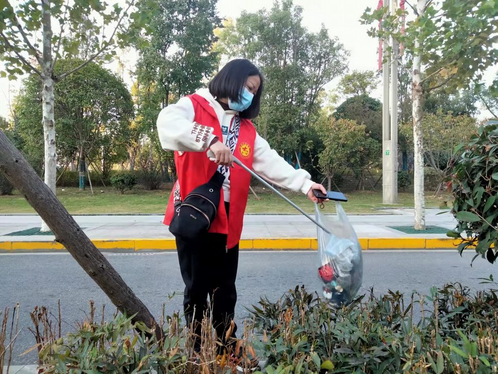 “门前三包 清洁家园”志愿服务活动