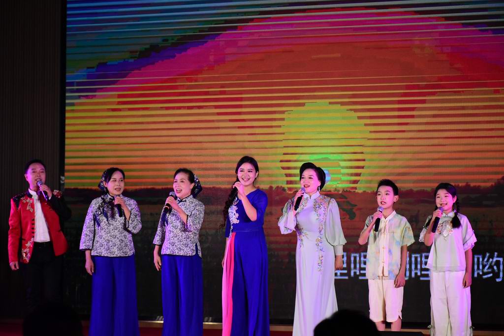 马山民歌唱响“中国有品一一评论在现场”2025新会员培训班荆州特色文艺观摩实践活动
